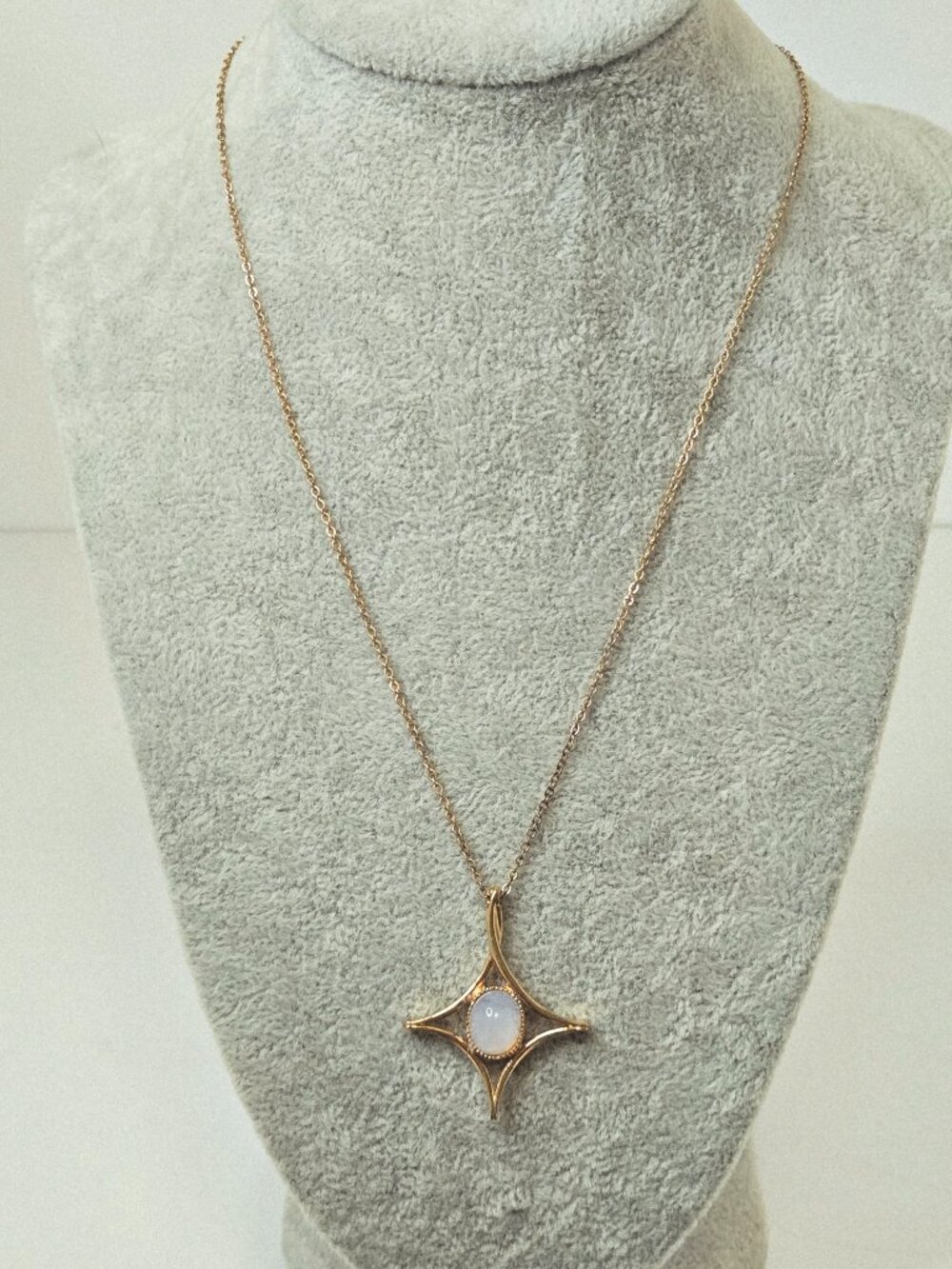 Sarah Coventry Moon Beam Gold Tone Pendant Necklace w/Faux Opal - Picture 2 of 5